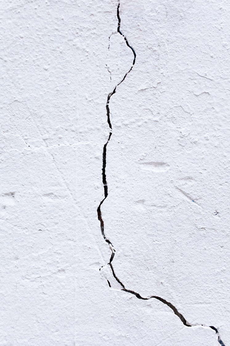 repairing stucco damage like cracks like this
